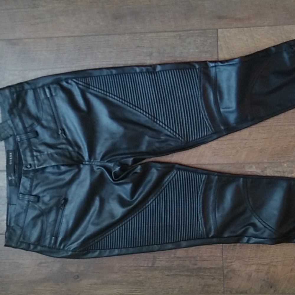 Guess - Picture 3 of 3